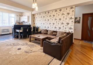 Modern & Cozy Apartment with Balcony View - 7