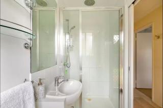 Guest ensuite room with private entrance - 8