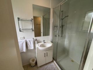 Guest ensuite room with private entrance - 9