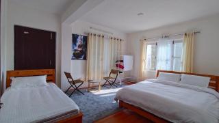 There are 2 floor apartment and room available - 9