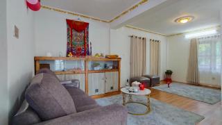 There are 2 floor apartment and room available - 2