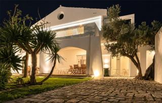 Awesome Home In Crotone With Private Swimming Pool, Can Be Inside Or Outside - Crotone - 1