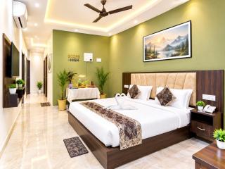 Hotel Ayodhya Stay Near Shree Ram Mandir - 0