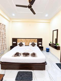 Hotel Ayodhya Stay Near Shree Ram Mandir - 2