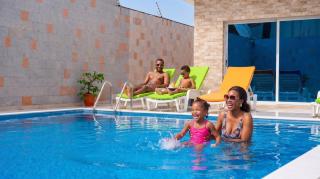 Appart familial grand balcon vue sur la ville - 2