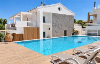 Awesome Home In Crotone With Private Swimming Pool, Can Be Inside Or Outside - Crotone - 0