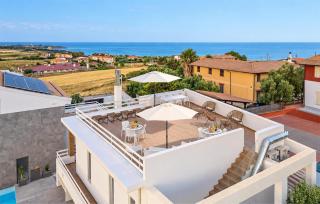 Awesome Home In Crotone With Private Swimming Pool, Can Be Inside Or Outside - Crotone - 2