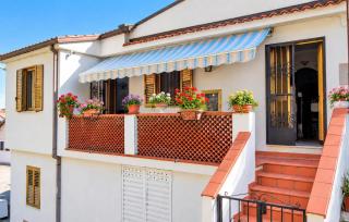1 Bedroom Beautiful Apartment In Tropea - 9