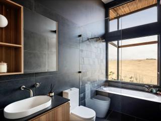 Studio on Forktree – Modern Coastal Retreat - 3