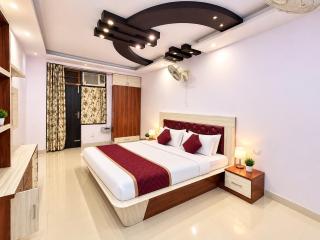 Coziest 3 BHK in Hazratganj Mall Avenue Road - 0