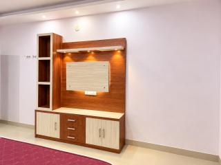 Coziest 3 BHK in Hazratganj Mall Avenue Road - 7