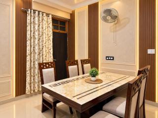 Coziest 3 BHK in Hazratganj Mall Avenue Road - 4