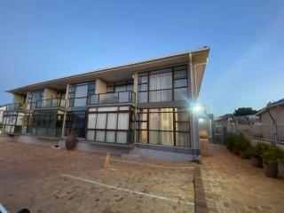 OysterCatcher Self-Catering Accommodation Strand - 2