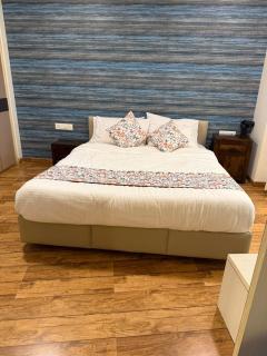 Luxury 2BR - Near Airport - Pool & Gym - Rajhans Belliza B - 9