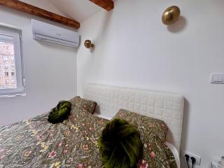 Kometero, Milly Skadarlija - 8