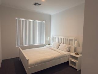 Piara Waters 4BDR Family Stay - 9