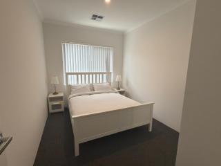 Piara Waters 4BDR Family Stay - 6