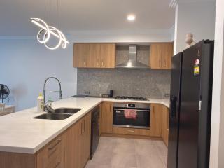 Piara Waters 4BDR Family Stay - 1