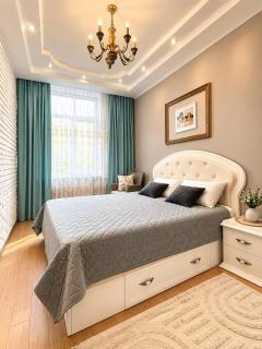 2BR on Stefan cel Mare - City Centre - Chişinău - 0