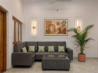 Cityside Comfort Homestay I Near Lake Pichola & Ambrai Ghat - 0