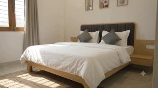 Cityside Comfort Homestay I Near Lake Pichola & Ambrai Ghat - 7