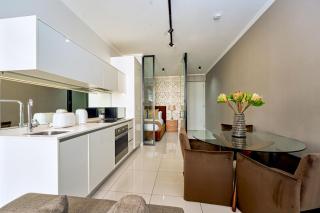 Luxury Suite at Waterfall, Mall of Africa - 8