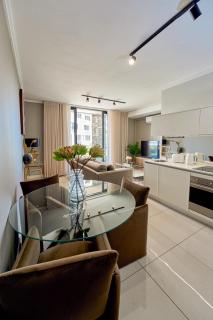 Luxury Suite at Waterfall, Mall of Africa - 3