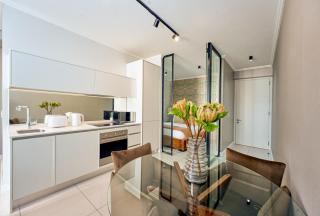 Luxury Suite at Waterfall, Mall of Africa - 2