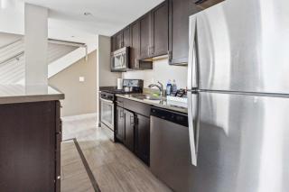 2BR Executive Downtown Apartment by ENVITAE - 6