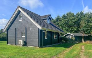 2 Bedroom Beach Front Home In Tarm - 9