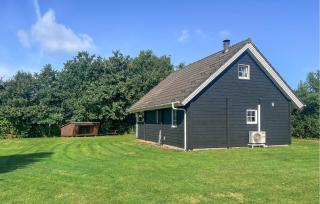 2 Bedroom Beach Front Home In Tarm - 8