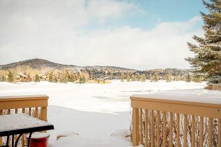 Lovely condo with fireplace WiFi washer & dryer - great location - 9
