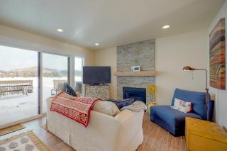 Lovely condo with fireplace WiFi washer & dryer - great location - 0