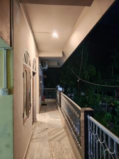 Cozy Nook Urban Homestay! - 4