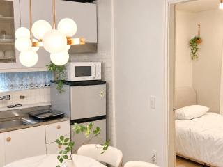 Special Deal # 4 Min Walk to Seongsu Station # Free Luggage Storage # Steps from Yeonmujang-gil - Seoel - 8
