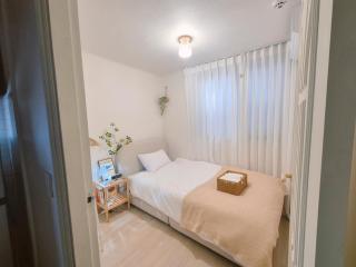 Special Deal # 4 Min Walk to Seongsu Station # Free Luggage Storage # Steps from Yeonmujang-gil - Seoel - 2