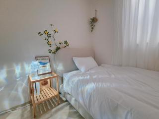 Special Deal # 4 Min Walk to Seongsu Station # Free Luggage Storage # Steps from Yeonmujang-gil - Seoel - 1