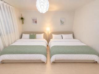 Special Deal # 4 Min Walk to Seongsu Station # Free Luggage Storage # Steps from Yeonmujang-gil - Seoel - 9