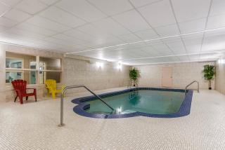 Days Inn & Suites by Wyndham Cochrane - 3