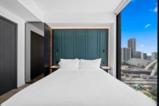 E11EVEN Executive Floor Adjoining Apartments with Bay Views - 6