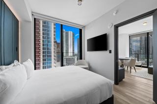 E11EVEN Executive Floor Adjoining Apartments with Bay Views - 3