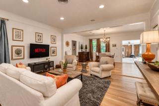 Trendy and Posh Your smalltown retreat awaits - 9