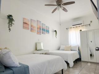 10 MIN FROM BEACH! 4 Queen Beds - 3