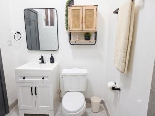 10 MIN FROM BEACH! 4 Queen Beds - 6