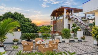 Hill-Nestled Entire Luxury Villa & Private Theatre - 0