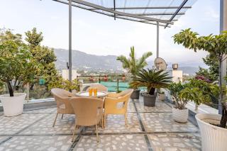 Hill-Nestled Entire Luxury Villa & Private Theatre - 5