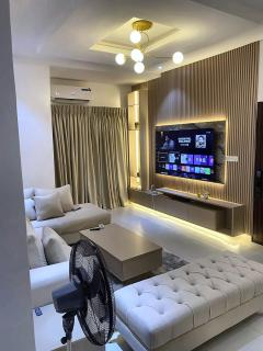 Luxury 3BR Apartment, 10 Min to the Beach - 9