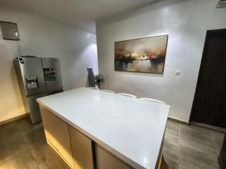 Luxury 3BR Apartment, 10 Min to the Beach - 6
