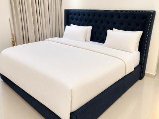 Luxury 3BR Apartment, 10 Min to the Beach - 2