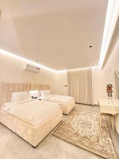 Spacious Downtown Apartment - 6